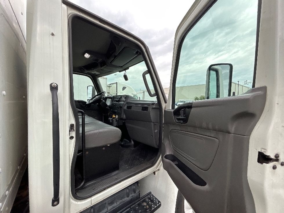 Medium Duty Box Truck-Light and Medium Duty Trucks-International-2022-MV607-Harahan-LA-119,194\n\t\tmiles-$ 70,750 - Image 20