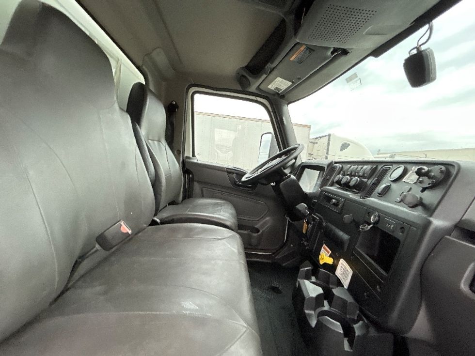 Medium Duty Box Truck-Light and Medium Duty Trucks-International-2022-MV607-Harahan-LA-119,194\n\t\tmiles-$ 70,750 - Image 22