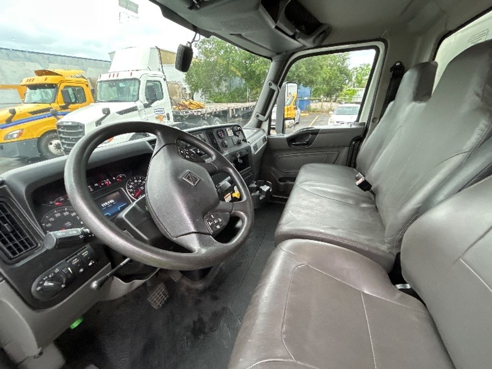 Medium Duty Box Truck-Light and Medium Duty Trucks-International-2022-MV607-Harahan-LA-127,972\n\t\tmiles-$ 68,500 - Image 17