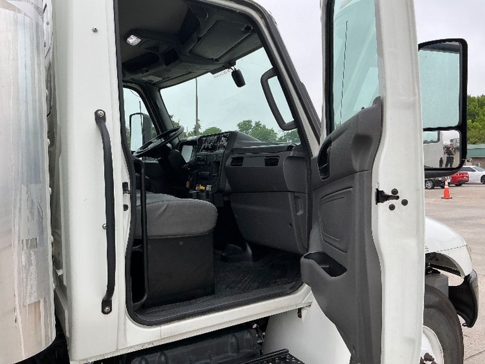 Medium Duty Box Truck-Light and Medium Duty Trucks-International-2022-MV607-Harahan-LA-128,369\n\t\tmiles-$ 62,750 - Image 20