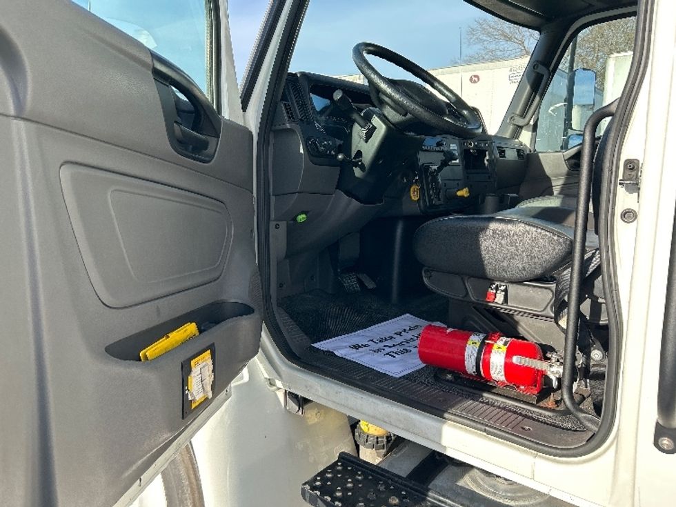 Medium Duty Box Truck-Light and Medium Duty Trucks-International-2022-MV607-Harahan-LA-59,619\n\t\tmiles-$ 71,250 - Image 16