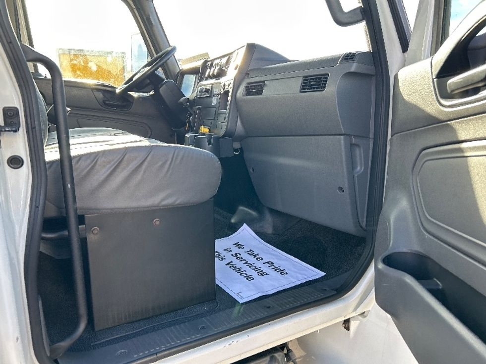 Medium Duty Box Truck-Light and Medium Duty Trucks-International-2022-MV607-Harahan-LA-59,619\n\t\tmiles-$ 71,250 - Image 20