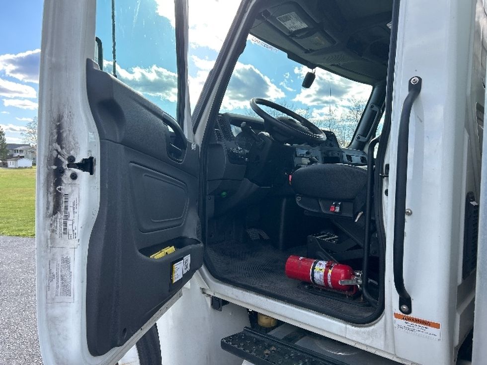 Medium Duty Box Truck-Light and Medium Duty Trucks-International-2022-MV607-Harrisburg-PA-111,917\n\t\tmiles-$ 68,250 - Image 14