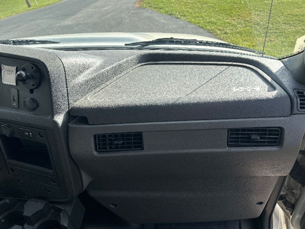 Medium Duty Box Truck-Light and Medium Duty Trucks-International-2022-MV607-Harrisburg-PA-111,917\n\t\tmiles-$ 68,250 - Image 19