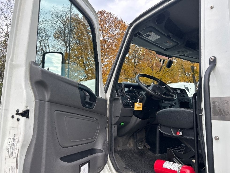 Medium Duty Box Truck-Light and Medium Duty Trucks-International-2022-MV607-Harrisburg-PA-214,588\n\t\tmiles-$ 49,000 - Image 16