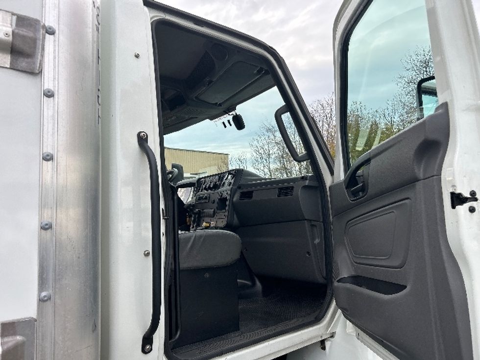 Medium Duty Box Truck-Light and Medium Duty Trucks-International-2022-MV607-Harrisburg-PA-214,588\n\t\tmiles-$ 49,000 - Image 20