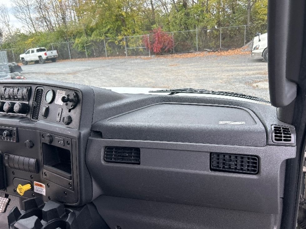 Medium Duty Box Truck-Light and Medium Duty Trucks-International-2022-MV607-Harrisburg-PA-214,588\n\t\tmiles-$ 49,000 - Image 21