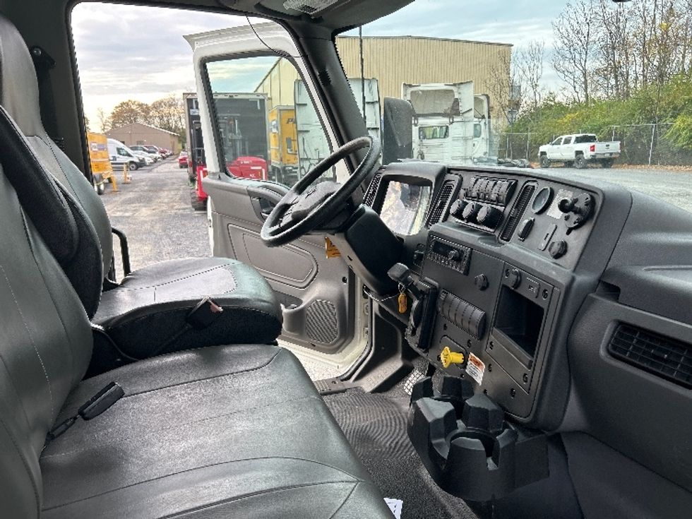 Medium Duty Box Truck-Light and Medium Duty Trucks-International-2022-MV607-Harrisburg-PA-214,588\n\t\tmiles-$ 49,000 - Image 22