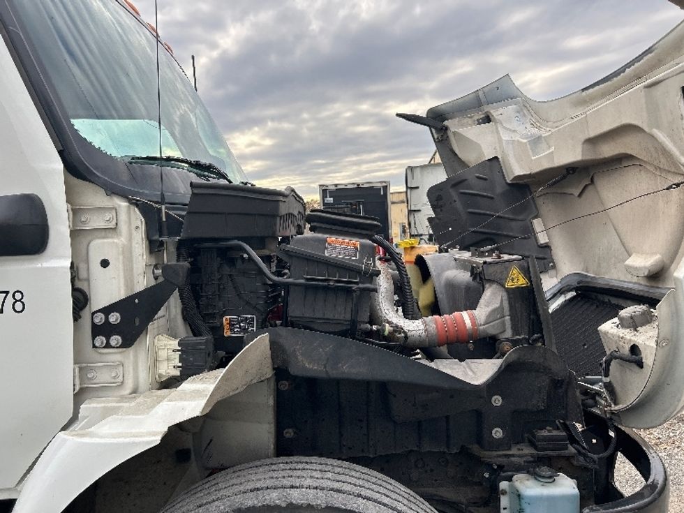 Medium Duty Box Truck-Light and Medium Duty Trucks-International-2022-MV607-Harrisburg-PA-214,588\n\t\tmiles-$ 49,000 - Image 23