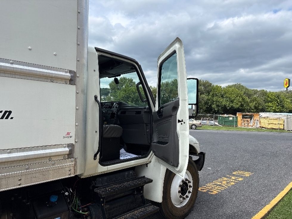 Medium Duty Box Truck-Light and Medium Duty Trucks-International-2022-MV607-Harrisonburg-VA-220,678\n\t\tmiles-$ 45,500 - Image 20
