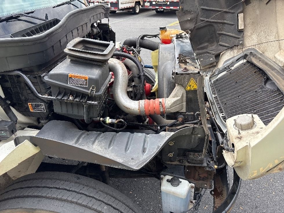 Medium Duty Box Truck-Light and Medium Duty Trucks-International-2022-MV607-Harrisonburg-VA-220,678\n\t\tmiles-$ 45,500 - Image 23