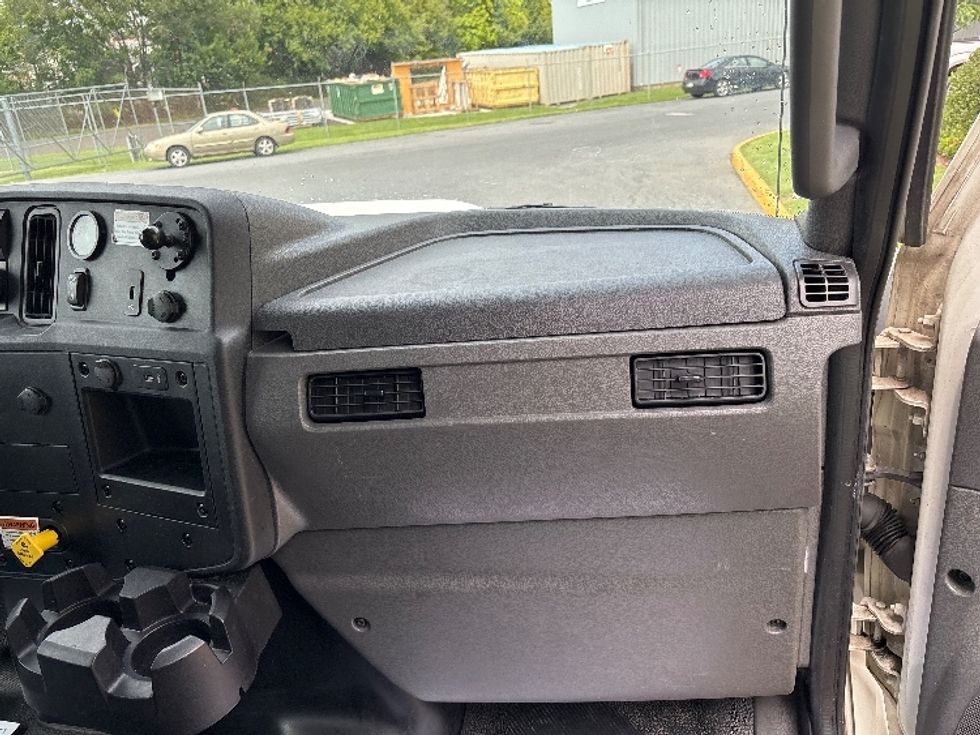 Medium Duty Box Truck-Light and Medium Duty Trucks-International-2022-MV607-Harrisonburg-VA-220,678\n\t\tmiles-$ 45,500 - Image 21