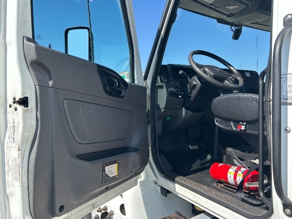 Medium Duty Box Truck-Light and Medium Duty Trucks-International-2022-MV607-Holland-MI-203,939\n\t\tmiles-$ 51,750 - Image 16