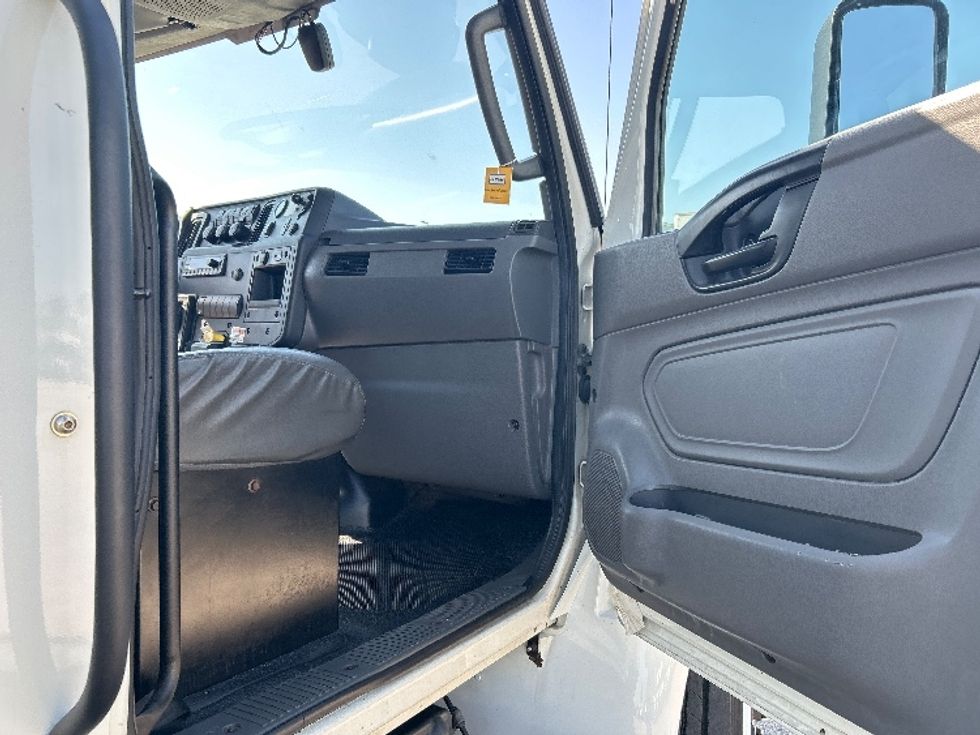 Medium Duty Box Truck-Light and Medium Duty Trucks-International-2022-MV607-Holland-MI-203,939\n\t\tmiles-$ 51,750 - Image 20