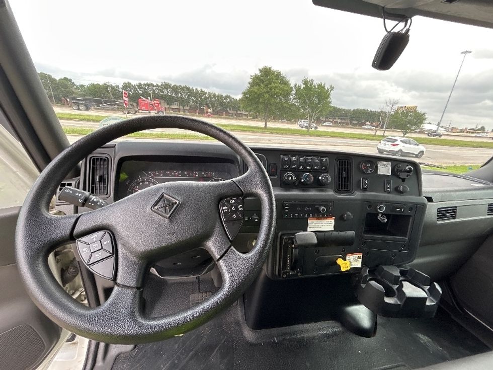 Medium Duty Box Truck-Light and Medium Duty Trucks-International-2022-MV607-Houston-TX-103,711\n\t\tmiles-$ 73,750 - Image 18