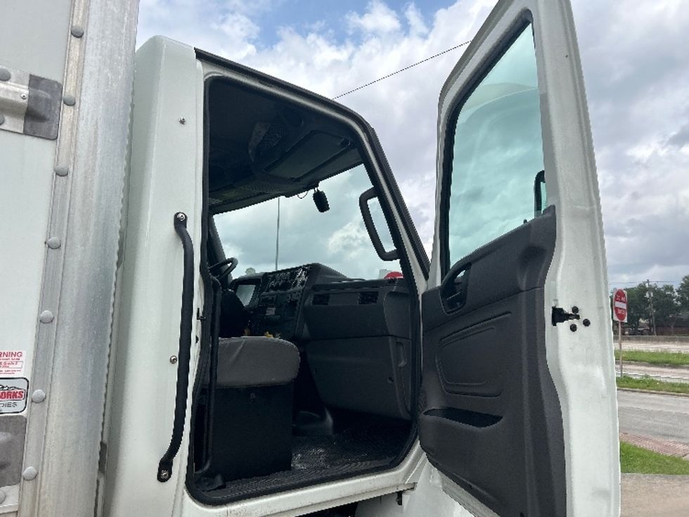 Medium Duty Box Truck-Light and Medium Duty Trucks-International-2022-MV607-Houston-TX-103,711\n\t\tmiles-$ 73,750 - Image 20