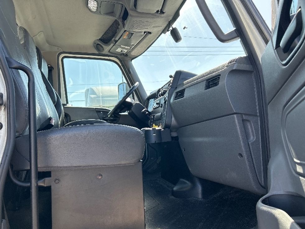 Medium Duty Box Truck-Light and Medium Duty Trucks-International-2022-MV607-Houston-TX-114,423\n\t\tmiles-$ 72,750 - Image 20