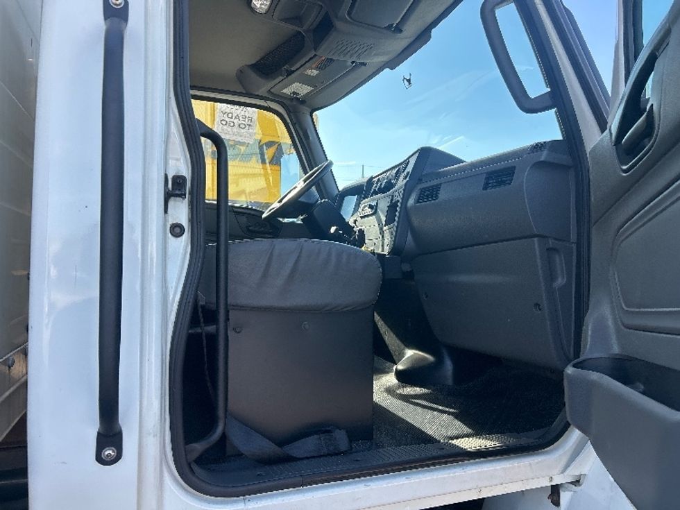 Medium Duty Box Truck-Light and Medium Duty Trucks-International-2022-MV607-Houston-TX-128,809\n\t\tmiles-$ 66,250 - Image 20