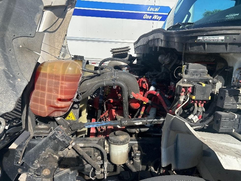 Medium Duty Box Truck-Light and Medium Duty Trucks-International-2022-MV607-Houston-TX-128,809\n\t\tmiles-$ 66,250 - Image 24