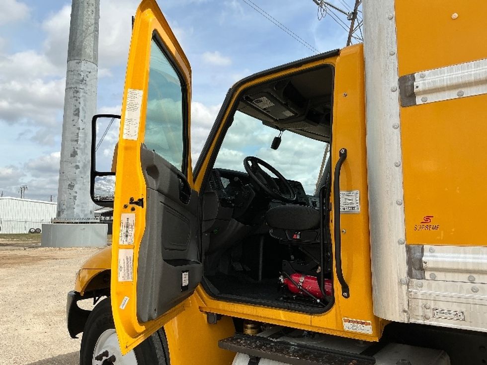 Medium Duty Box Truck-Light and Medium Duty Trucks-International-2022-MV607-Houston-TX-208,589\n\t\tmiles-$ 46,750 - Image 16