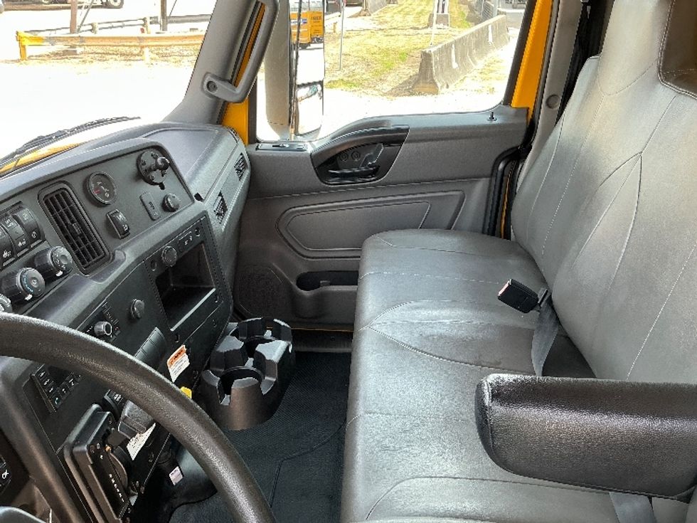 Medium Duty Box Truck-Light and Medium Duty Trucks-International-2022-MV607-Houston-TX-208,589\n\t\tmiles-$ 46,750 - Image 19