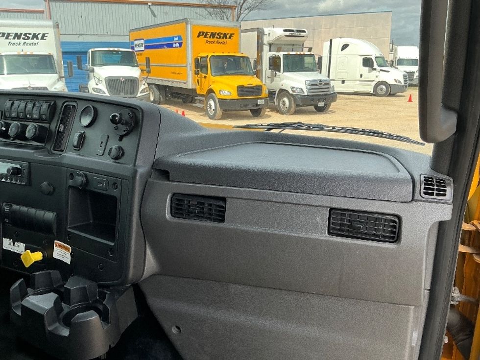 Medium Duty Box Truck-Light and Medium Duty Trucks-International-2022-MV607-Houston-TX-208,589\n\t\tmiles-$ 46,750 - Image 21