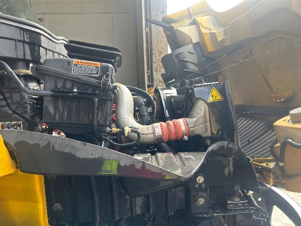 Medium Duty Box Truck-Light and Medium Duty Trucks-International-2022-MV607-Houston-TX-208,589\n\t\tmiles-$ 46,750 - Image 23