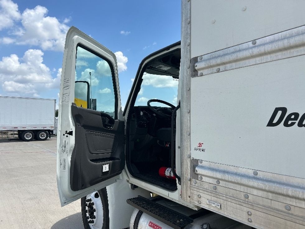 Medium Duty Box Truck-Light and Medium Duty Trucks-International-2022-MV607-Houston-TX-221,535\n\t\tmiles-$ 50,250 - Image 16