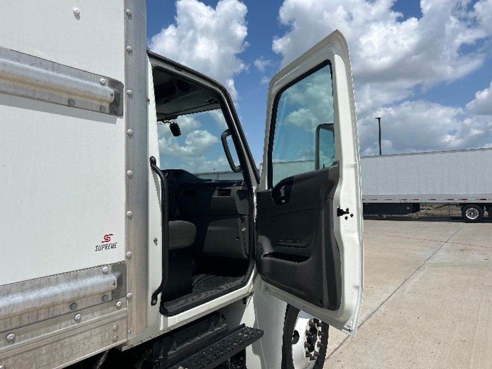 Medium Duty Box Truck-Light and Medium Duty Trucks-International-2022-MV607-Houston-TX-221,535\n\t\tmiles-$ 50,250 - Image 20