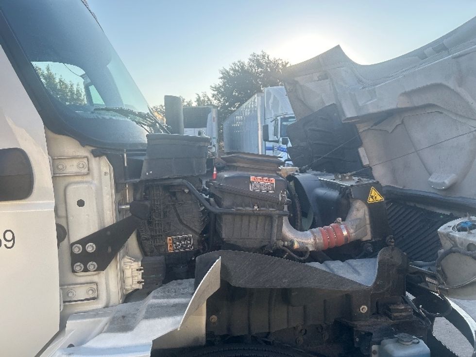 Medium Duty Box Truck-Light and Medium Duty Trucks-International-2022-MV607-Houston-TX-221,535\n\t\tmiles-$ 50,250 - Image 23