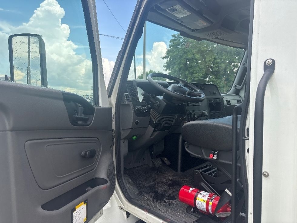 Medium Duty Box Truck-Light and Medium Duty Trucks-International-2022-MV607-Houston-TX-22,691\n\t\tmiles-$ 82,500 - Image 16