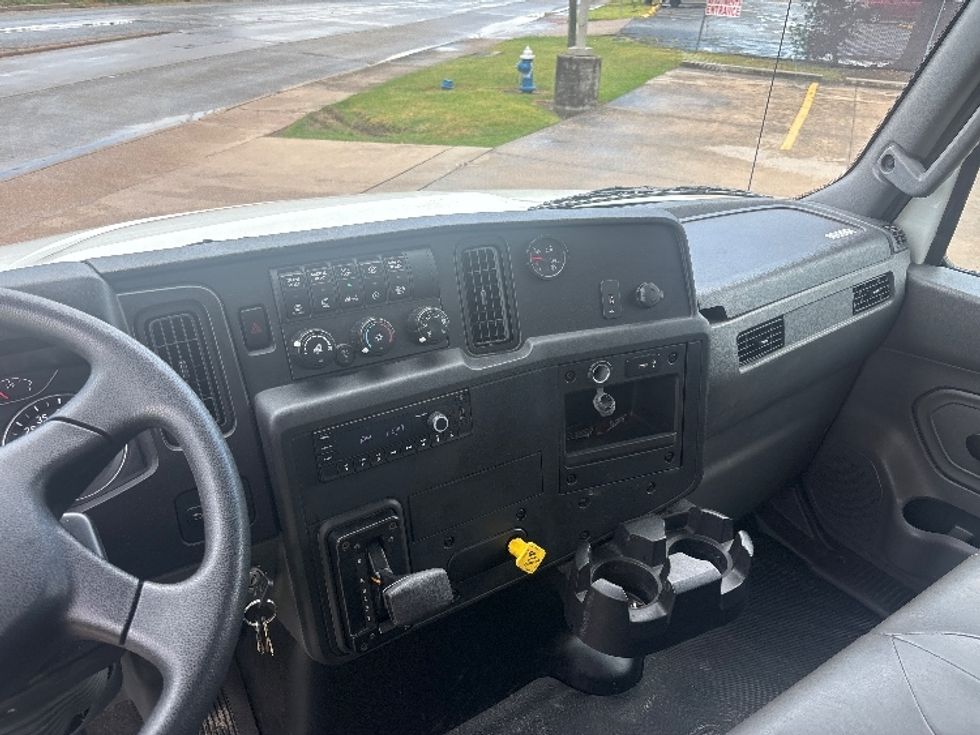 Medium Duty Box Truck-Light and Medium Duty Trucks-International-2022-MV607-Houston-TX-22,691\n\t\tmiles-$ 82,500 - Image 18