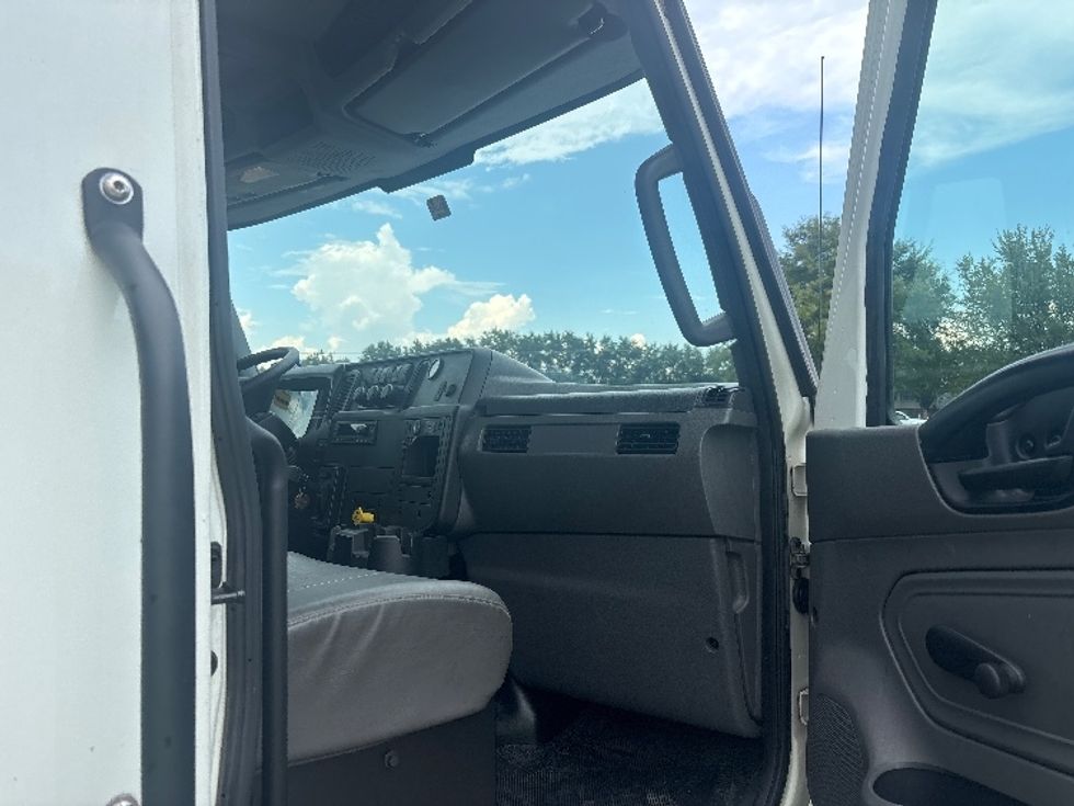 Medium Duty Box Truck-Light and Medium Duty Trucks-International-2022-MV607-Houston-TX-22,691\n\t\tmiles-$ 82,500 - Image 19