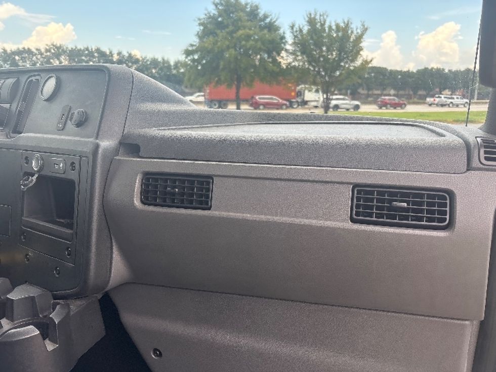 Medium Duty Box Truck-Light and Medium Duty Trucks-International-2022-MV607-Houston-TX-22,691\n\t\tmiles-$ 82,500 - Image 20