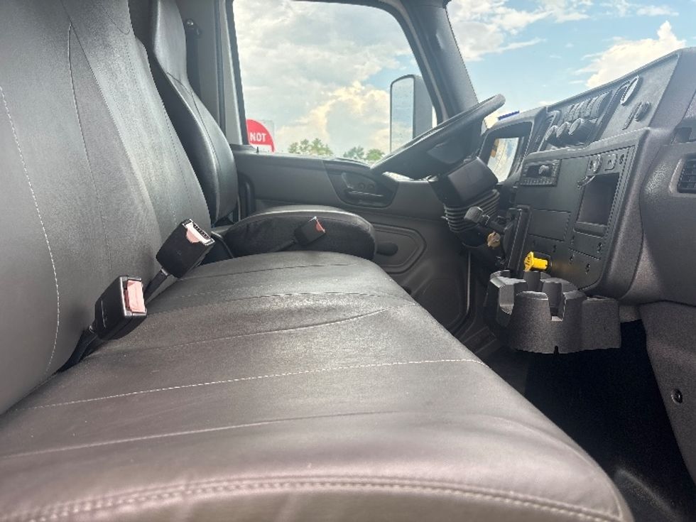 Medium Duty Box Truck-Light and Medium Duty Trucks-International-2022-MV607-Houston-TX-22,691\n\t\tmiles-$ 82,500 - Image 21