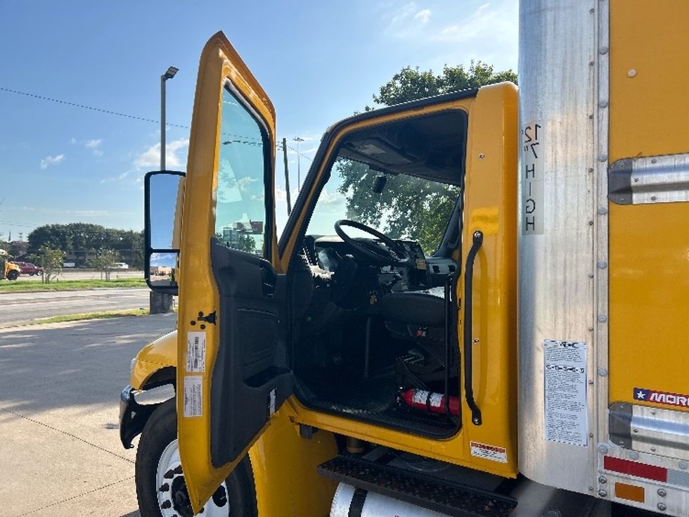 Medium Duty Box Truck-Light and Medium Duty Trucks-International-2022-MV607-Houston-TX-237,454\n\t\tmiles-$ 38,000 - Image 16