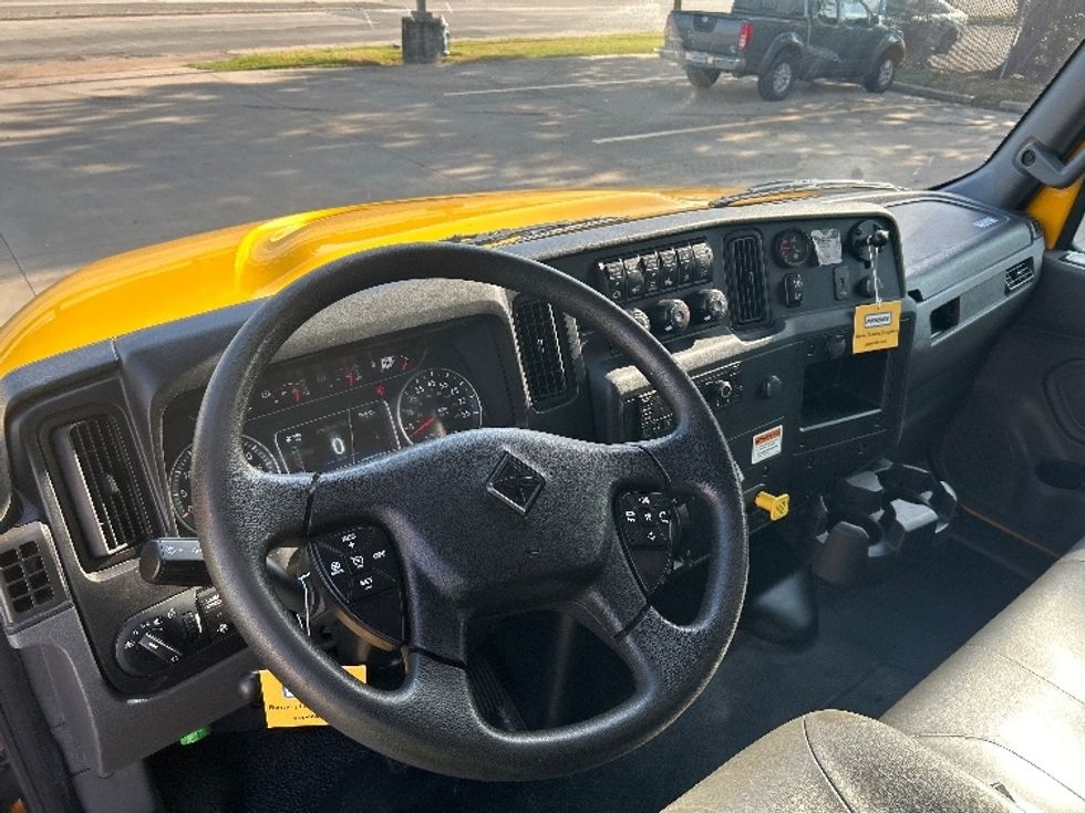 Medium Duty Box Truck-Light and Medium Duty Trucks-International-2022-MV607-Houston-TX-237,454\n\t\tmiles-$ 38,000 - Image 17