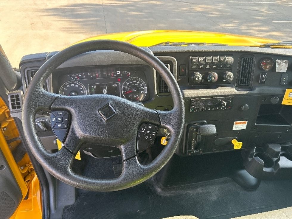 Medium Duty Box Truck-Light and Medium Duty Trucks-International-2022-MV607-Houston-TX-237,454\n\t\tmiles-$ 38,000 - Image 18