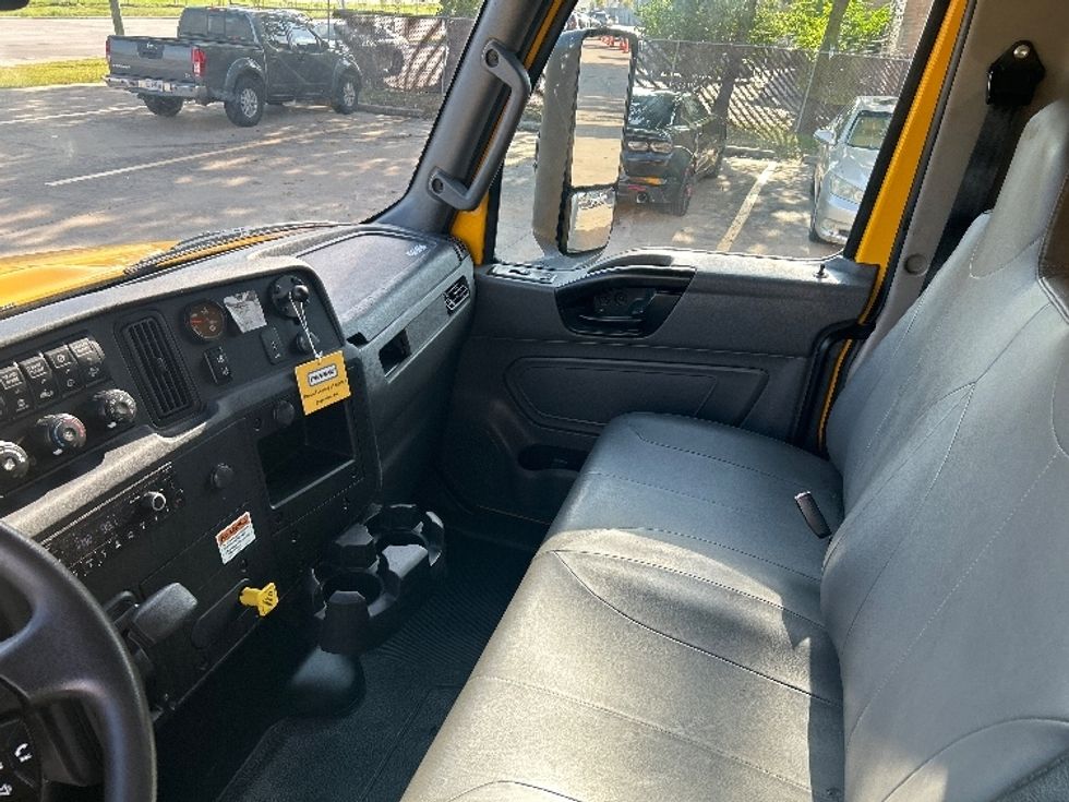 Medium Duty Box Truck-Light and Medium Duty Trucks-International-2022-MV607-Houston-TX-237,454\n\t\tmiles-$ 38,000 - Image 19