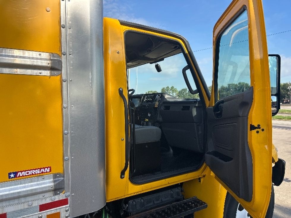 Medium Duty Box Truck-Light and Medium Duty Trucks-International-2022-MV607-Houston-TX-237,454\n\t\tmiles-$ 38,000 - Image 20