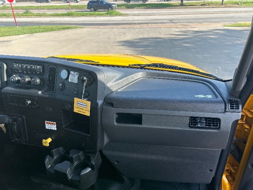 Medium Duty Box Truck-Light and Medium Duty Trucks-International-2022-MV607-Houston-TX-237,454\n\t\tmiles-$ 38,000 - Image 21
