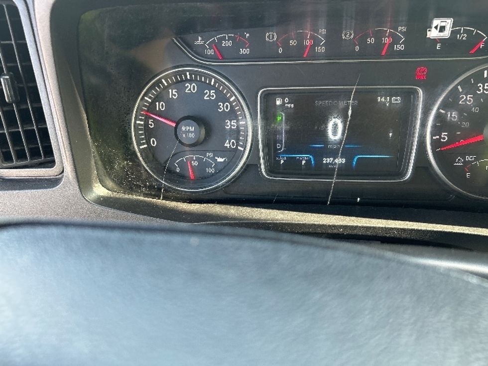 Medium Duty Box Truck-Light and Medium Duty Trucks-International-2022-MV607-Houston-TX-237,454\n\t\tmiles-$ 38,000 - Image 24