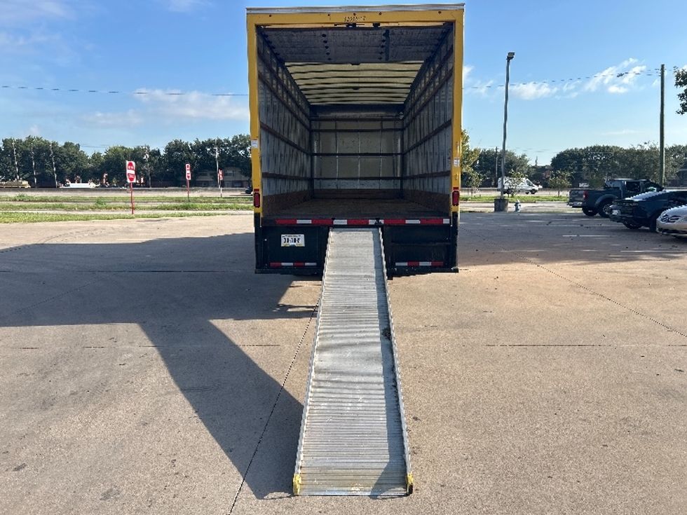 Medium Duty Box Truck-Light and Medium Duty Trucks-International-2022-MV607-Houston-TX-237,454\n\t\tmiles-$ 38,000 - Image 9