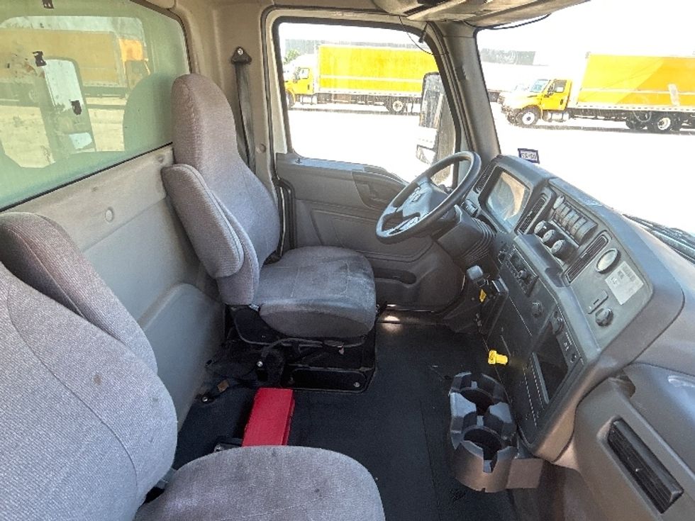 Medium Duty Box Truck-Light and Medium Duty Trucks-International-2022-MV607-Houston-TX-255,003\n\t\tmiles-$ 44,000 - Image 22