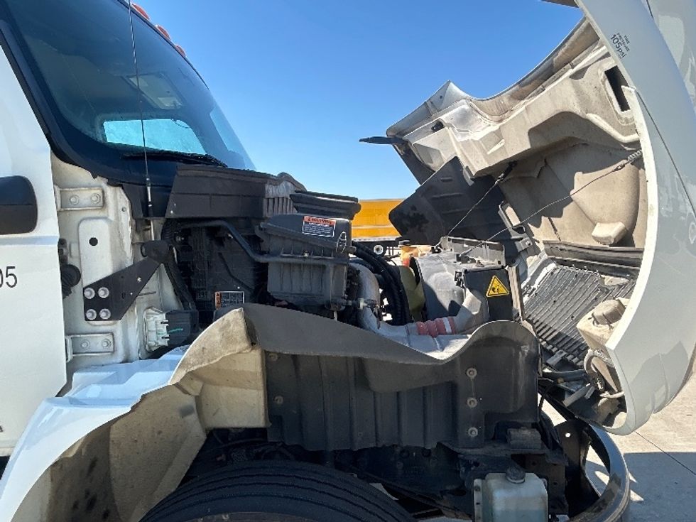 Medium Duty Box Truck-Light and Medium Duty Trucks-International-2022-MV607-Houston-TX-255,003\n\t\tmiles-$ 44,000 - Image 23