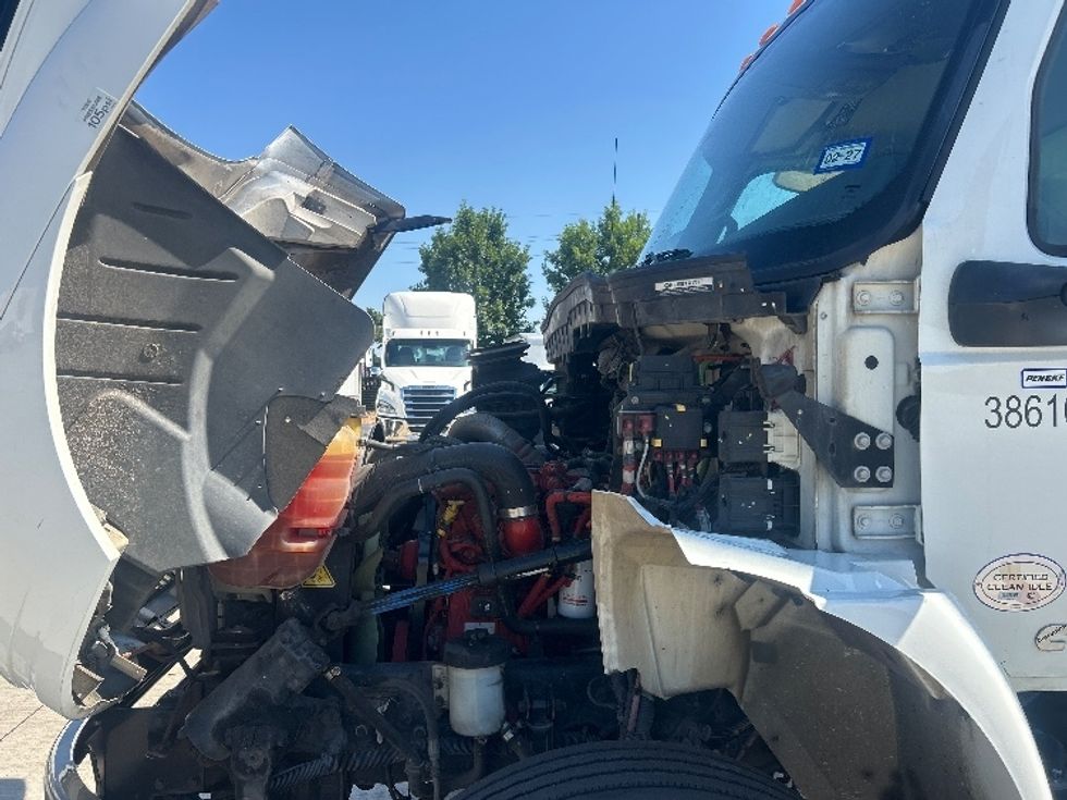 Medium Duty Box Truck-Light and Medium Duty Trucks-International-2022-MV607-Houston-TX-255,003\n\t\tmiles-$ 44,000 - Image 24