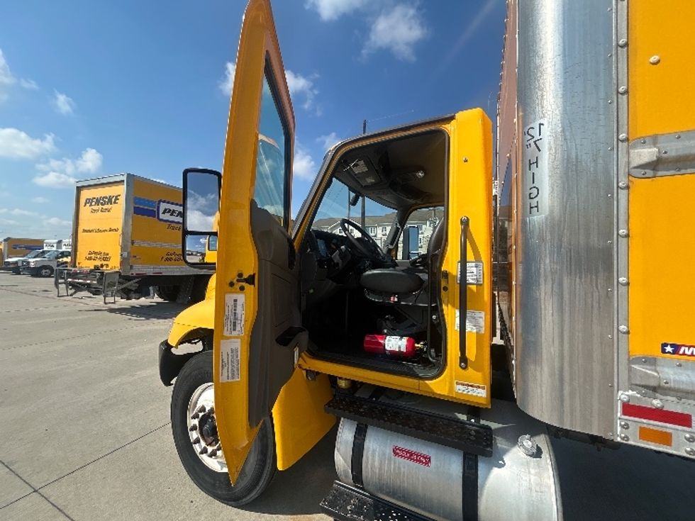 Medium Duty Box Truck-Light and Medium Duty Trucks-International-2022-MV607-Houston-TX-259,237\n\t\tmiles-$ 37,000 - Image 16