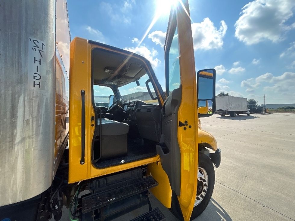 Medium Duty Box Truck-Light and Medium Duty Trucks-International-2022-MV607-Houston-TX-259,237\n\t\tmiles-$ 37,000 - Image 20