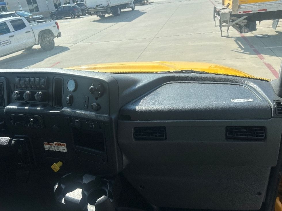 Medium Duty Box Truck-Light and Medium Duty Trucks-International-2022-MV607-Houston-TX-259,237\n\t\tmiles-$ 37,000 - Image 21
