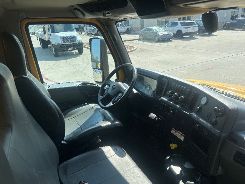 Medium Duty Box Truck-Light and Medium Duty Trucks-International-2022-MV607-Houston-TX-259,237\n\t\tmiles-$ 37,000 - Image 22